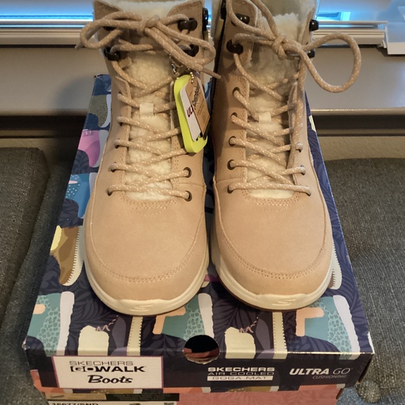 Skechers Women’s On the Go Glacial Ultra - Woodlands Winter Boots, size 8.5 - Picture 10 of 10